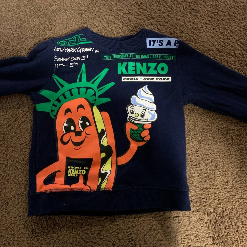 Sweatshirt